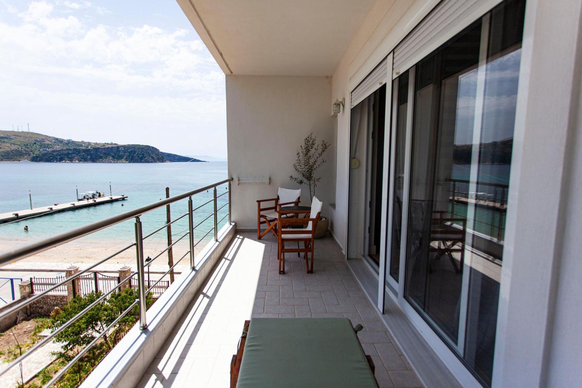 Thalassea Himare Bagian luar foto