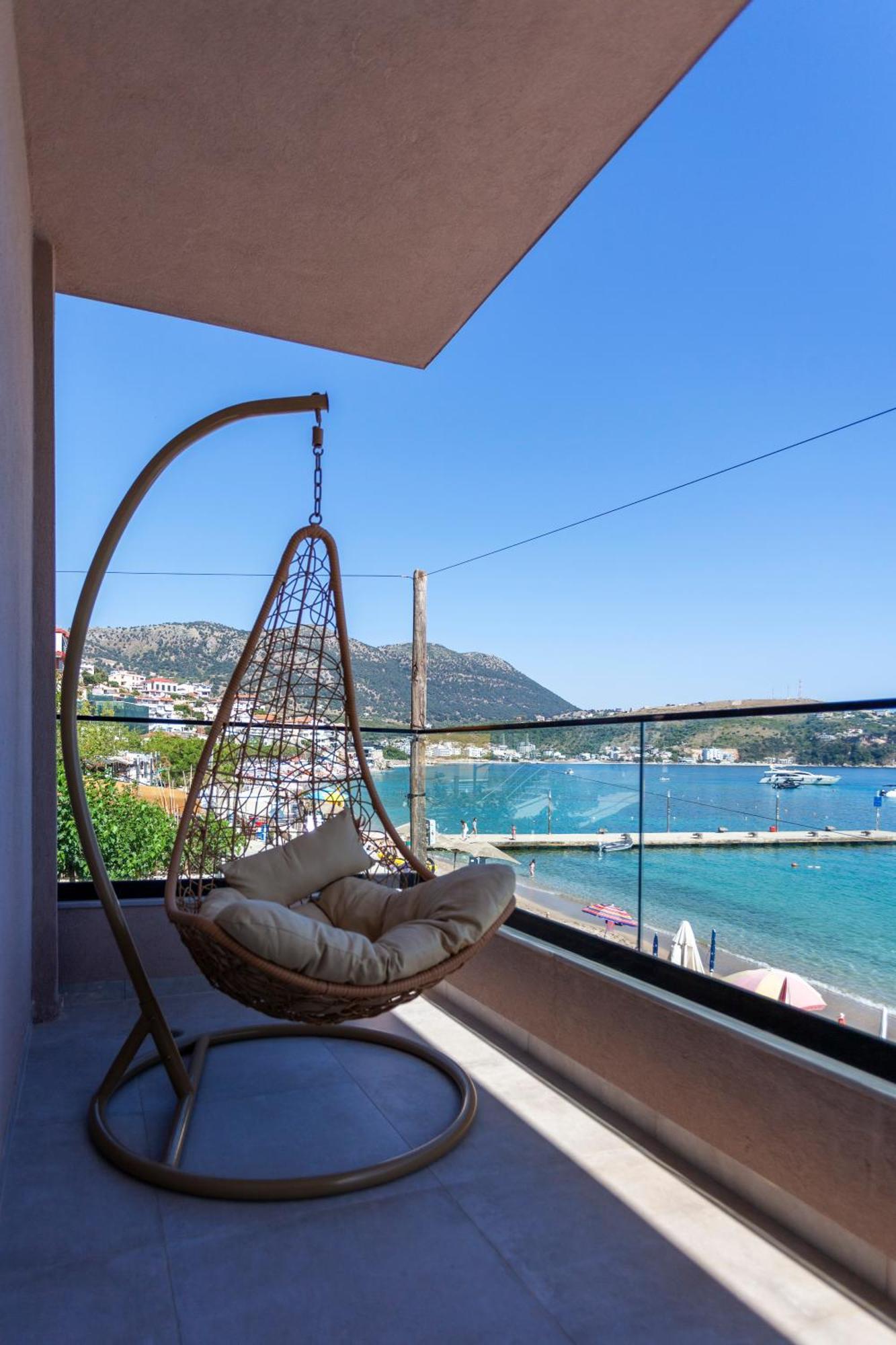 Thalassea Himare Bagian luar foto